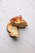 Load image into Gallery viewer, Cinnamon Knot